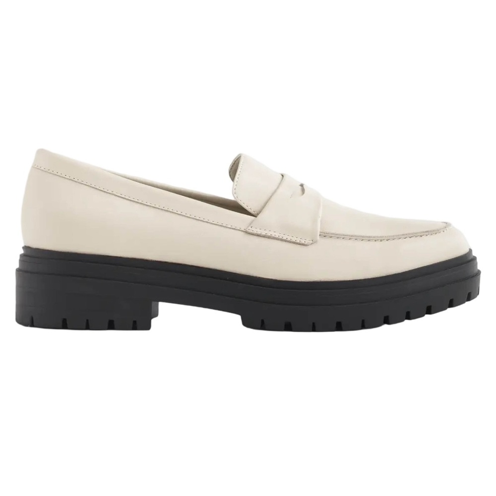 Quince Cream and Black Loafers - Picture 4 of 9